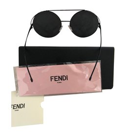 Fendi-Sunglasses-Black