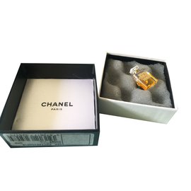 Chanel-Alfileres y broches-Dorado