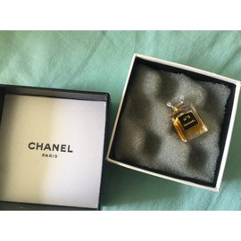 Chanel-Alfileres y broches-Dorado