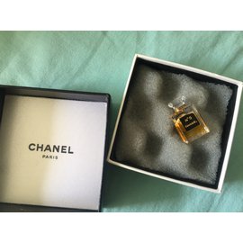 Chanel-Pins e spille-D'oro