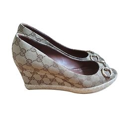 Gucci cuñas de horsebit Beige