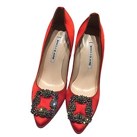 Manolo Blahnik hangisi Red