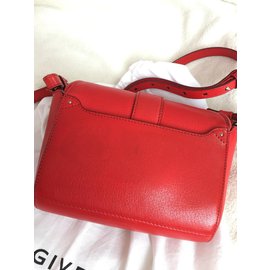 Givenchy-Obsesión-Roja