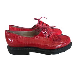Autre Marque Derbies en cuir crocodile rouge Rouge