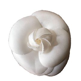 Chanel Pins & Broschen Weiß
