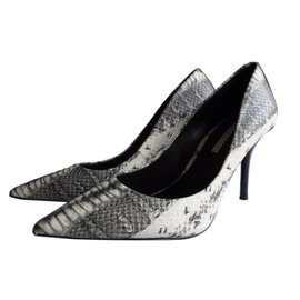 Zara genuine leather decolleté Python print