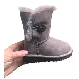 Ugg-boots-Beige