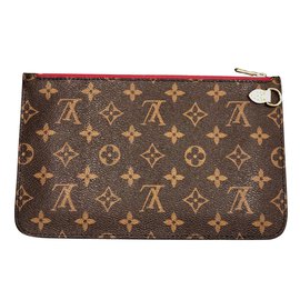 Louis Vuitton-Sacos de embreagem-Marrom