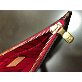 Louis Vuitton-Sacos de embreagem-Marrom