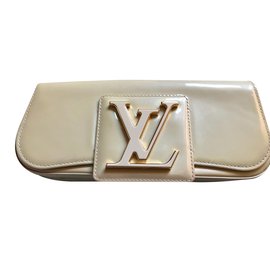 Louis Vuitton-Sacos de embreagem-Fora de branco
