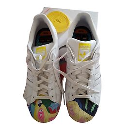 Adidas Baskets  Pharrell Williams Superstar Blanc Multicolore