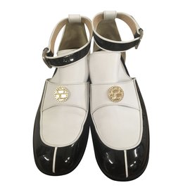 Chanel Flats Black White