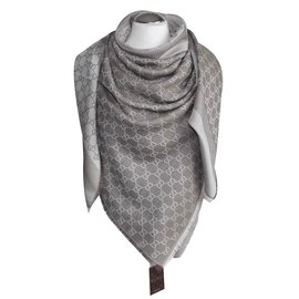 Gucci sciarpa nuova Beige