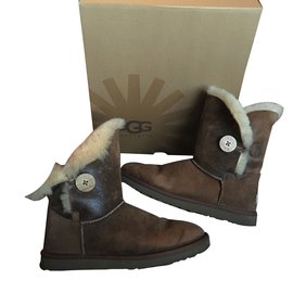 Ugg-boots-Brown