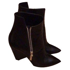 Saint Laurent Niki black leather ankle boots Black