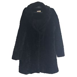 Bash Abrigos, Ropa de calle Negro