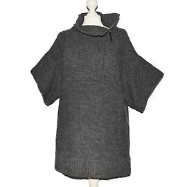 By Malene Birger Malhas Cinza