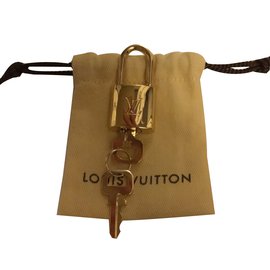 Louis Vuitton-Cadeado de latão-Dourado