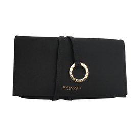 Bulgari-Embrague-Negro