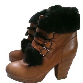 Botins See by Chloé de couro camelo e pele preta Outro
