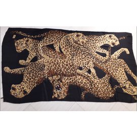 Yves Saint Laurent-chal-Estampado de leopardo