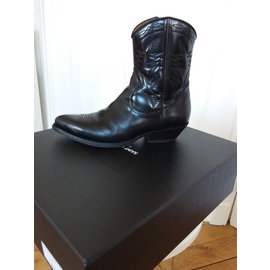 Saint Laurent-Santiag-Black
