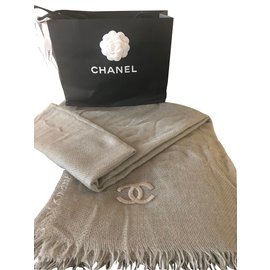 Chanel-Schals-Grau