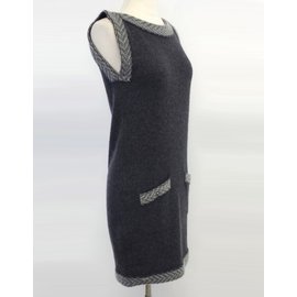Chanel-Vestido 100% cashmere con logo CC cerraduras-Gris