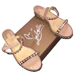 Sandales à talons compensés cloutées Christian Louboutin Crème Vernis Crème