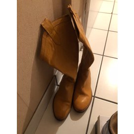 Strategia-Boots-Yellow
