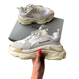 Baskets Balenciaga Triple S Blanc Beige Cuir Blanc Beige