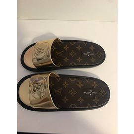 Louis Vuitton Monogram Canvas and Rubber Sunbath Buckle Flat Sandals Size  6.5/37 - Yoogi's Closet