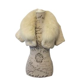 Autre Marque Cape aus Kaninchenfell in Eggshell Aus weiß