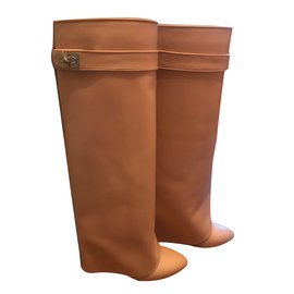 bottes givenchy beige