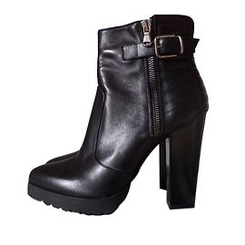 Autre Marque Botas de tornozelo em couro liso preto com fivela Preto