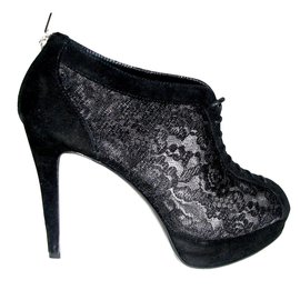 Russell & Bromley-Lace and suede pumps-Black