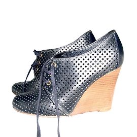 Tory Burch Perforated wedge pumps Navy blue