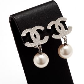 Chanel GROßE CC-SILBER-PERLE Silber