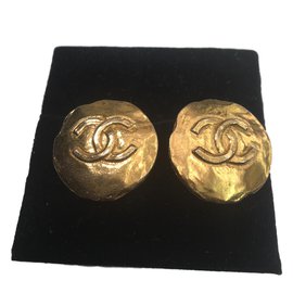 Chanel-earrings-Golden