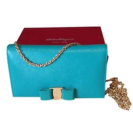 Clutch Salvatore Ferragamo em couro turquesa Turquesa