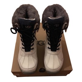 Ugg Adirondack Boot II White Grey Navy blue