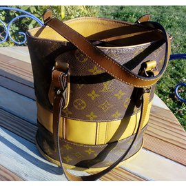 Louis Vuitton-Small Bucket Bag-Beige