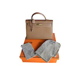 Hermès-Kelly Bag Gilled Veau Courchevel-Light brown