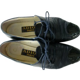 Autre Marque Navy Blue Leather Heels 37.5 Navy blue