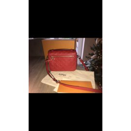 Louis Vuitton-Metis-Red
