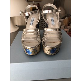 Prada-Sandalen mit Keilabsatz-Silber