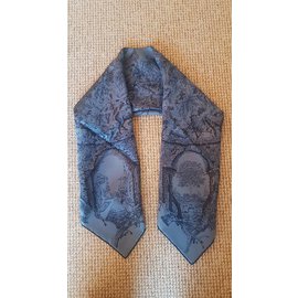 Hermès-Lenço de seda-Azul