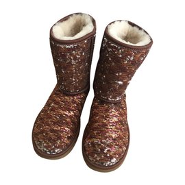 UGG Bronce
