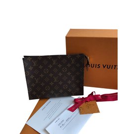Louis Vuitton-Capa 26-Marrom