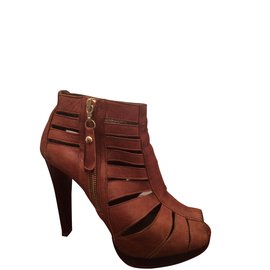 Stuart Weitzman-pompe flangiate-Cognac